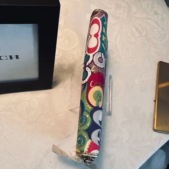 Coach Rare NWT Poppy Pop C Jazzy Signature Wallet Vibrant Design MSRP $228 - Picture 8 of 12